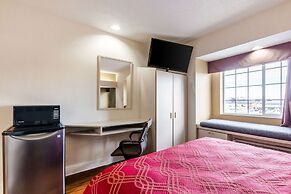 Econo Lodge Inn & Suites Evansville