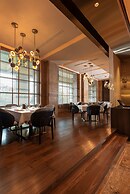 Grand Hyatt Mumbai Hotel and Serviced Apartments