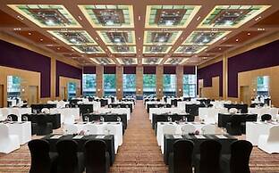 Grand Hyatt Mumbai Hotel and Serviced Apartments