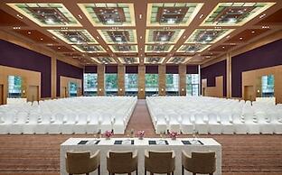 Grand Hyatt Mumbai Hotel and Serviced Apartments