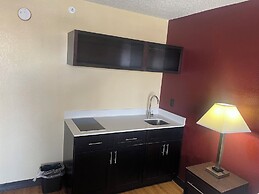 Red Roof Inn & Suites Indianapolis Airport