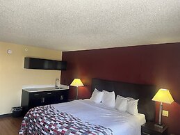 Red Roof Inn & Suites Indianapolis Airport