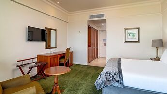 The Edward Hotel
