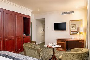 The Edward Hotel