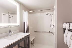 La Quinta Inn & Suites by Wyndham Columbus North