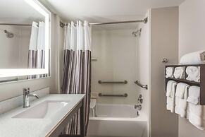 La Quinta Inn & Suites by Wyndham Columbus North