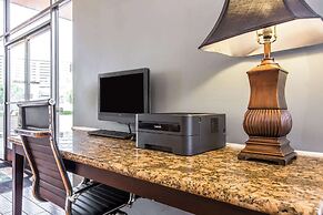 Quality Inn & Suites Bell Gardens - Los Angeles