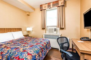 Howard Johnson by Wyndham Toronto Downtown West