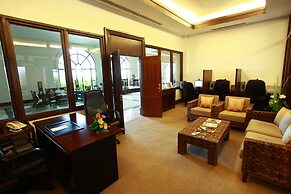 Waterfront Airport Hotel & Casino