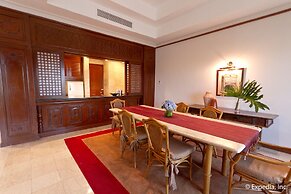 Waterfront Airport Hotel & Casino