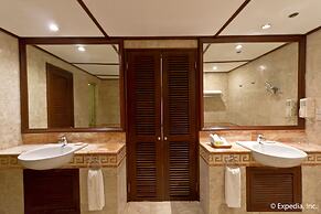 Waterfront Airport Hotel & Casino