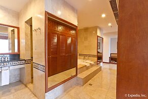 Waterfront Airport Hotel & Casino