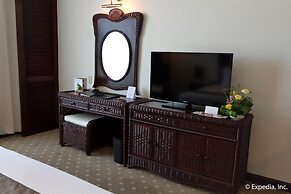 Waterfront Airport Hotel & Casino