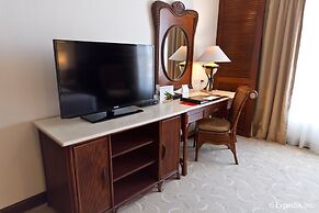 Waterfront Airport Hotel & Casino