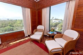 Waterfront Airport Hotel & Casino