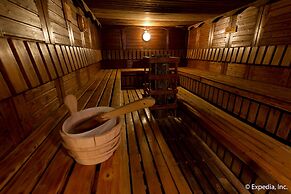 Waterfront Airport Hotel & Casino