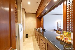 Waterfront Airport Hotel & Casino