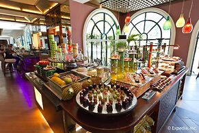 Waterfront Airport Hotel & Casino