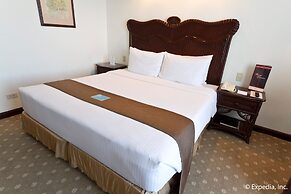 Waterfront Airport Hotel & Casino