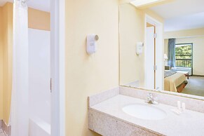 Super 8 by Wyndham Diberville Biloxi Area