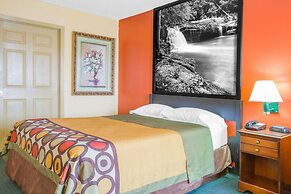 Super 8 by Wyndham Talladega AL