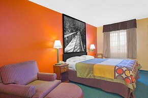 Super 8 by Wyndham Talladega AL