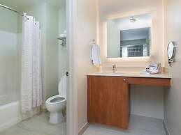 Hawthorn Extended Stay by Wyndham Naples