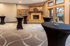 Riverview Inn & Suites, an Ascend Collection Hotel