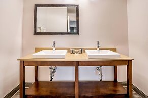 Riverview Inn & Suites, an Ascend Collection Hotel
