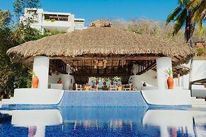 Camino Real Zaashila Huatulco