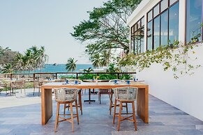 Camino Real Zaashila Huatulco