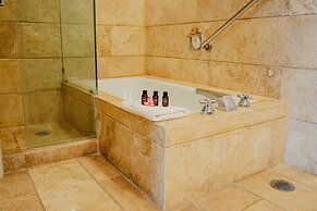 Camino Real Zaashila Huatulco