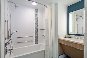 DoubleTree Suites by Hilton Naples