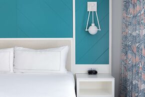 DoubleTree Suites by Hilton Naples