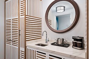 DoubleTree Suites by Hilton Naples