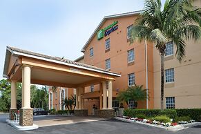 Holiday Inn Express & Suites Naples North - Bonita Springs by IHG