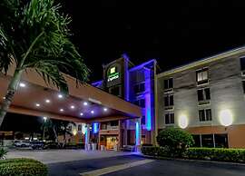 Holiday Inn Express Hotels & Suites Cocoa Beach, an IHG Hotel