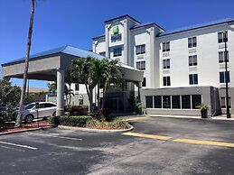 Holiday Inn Express Hotels & Suites Cocoa Beach, an IHG Hotel