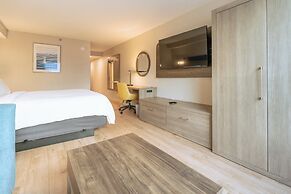 Holiday Inn Express Hotels & Suites Cocoa Beach by IHG