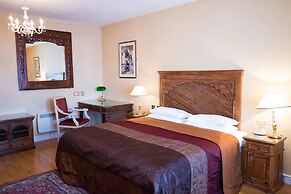 The Peacock Hotel