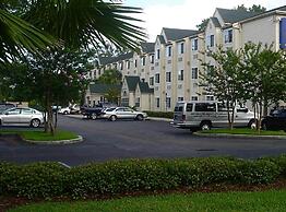 Hometown Inn & Suites Jacksonville - Butler Blvd./Southpoint