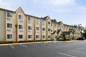 Hometown Inn & Suites Jacksonville - Butler Blvd./Southpoint