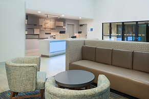Holiday Inn Express & Suites Nearest Universal Orlando by IHG