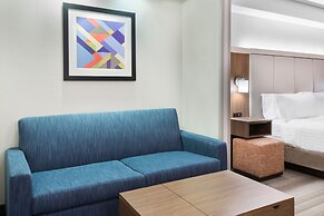 Holiday Inn Express & Suites Nearest Universal Orlando by IHG