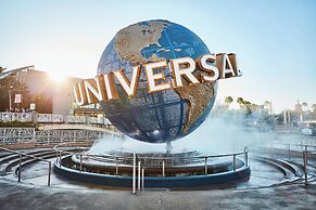 Holiday Inn Express & Suites Nearest Universal Orlando by IHG