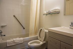 Travelodge by Wyndham Niagara Falls at the Falls
