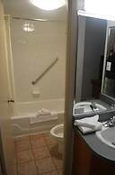 Travelodge by Wyndham Niagara Falls at the Falls