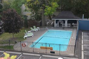 Travelodge by Wyndham Niagara Falls at the Falls