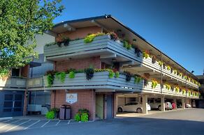 Travelodge by Wyndham Niagara Falls at the Falls