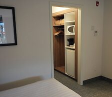 Travelodge by Wyndham Niagara Falls at the Falls